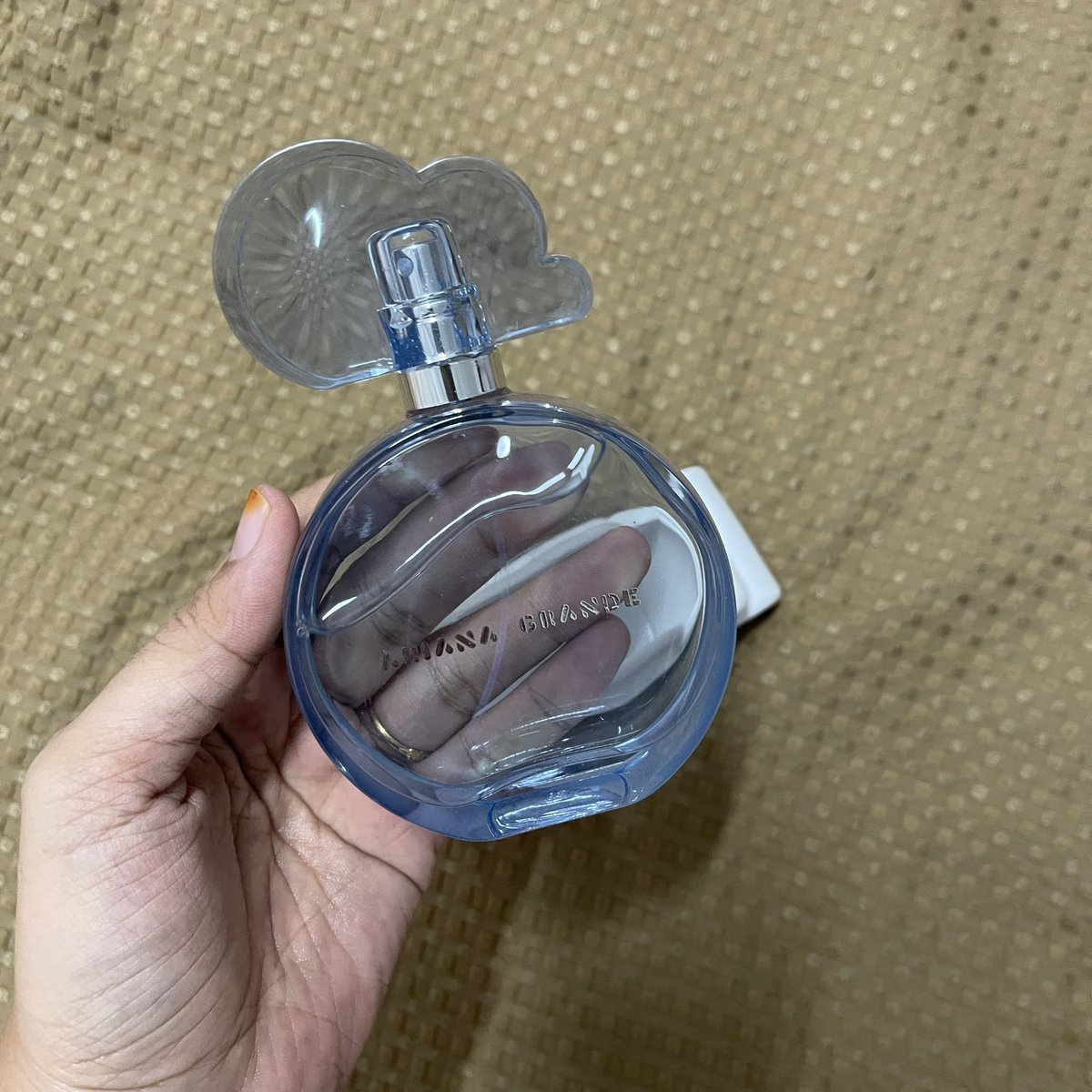 Chapienat's tweet photo. *sembur sikit 

Terus husband tegur, " apa yang wangi sangatttttt ni sayanggggggg?" 

Omg, i'm not gonna lie. Memang sedap gilo bau dia. Boleh ganti viva la juicy i sebab bau sexy 🤣 https://t.co/faJGefXSEd