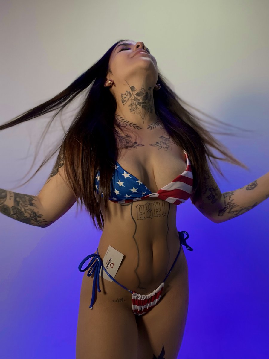 milaarbelaez2's tweet photo. Y como dijo bad bunny: Y darte en cuatro el cuatro de julio 🇺🇸✌🏼 https://t.co/YJhl6cHBGj https://t.co/5t5NWoKZ40