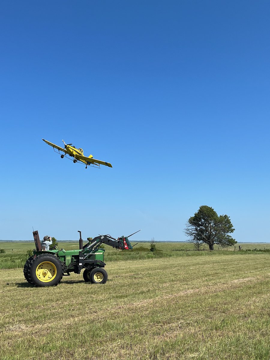 danstine62's tweet photo. Loading hay... spraying hay!! Happy 4th! https://t.co/RCGjRPwnap