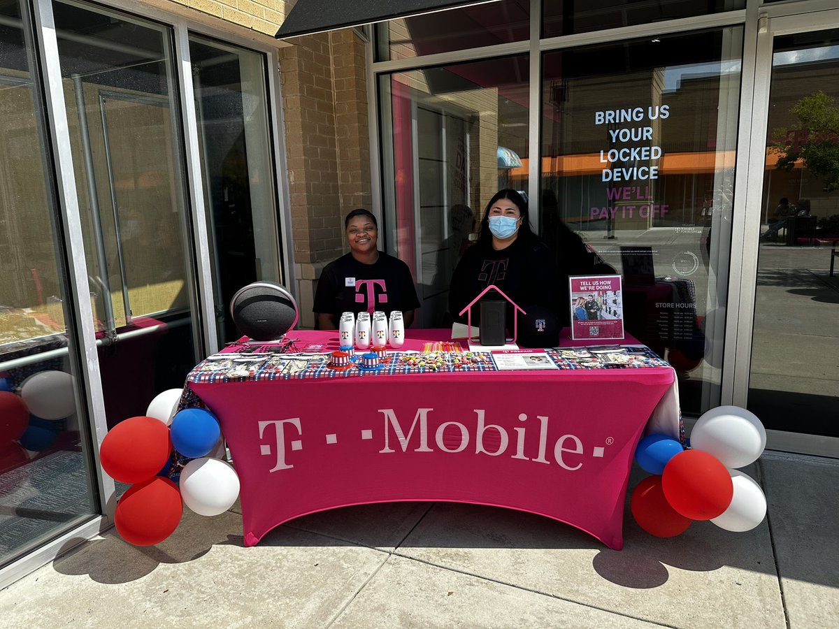 Happy 4th of July from my team and I at Valdosta Mall!!! <a href="/TMobile/">T-Mobile</a>