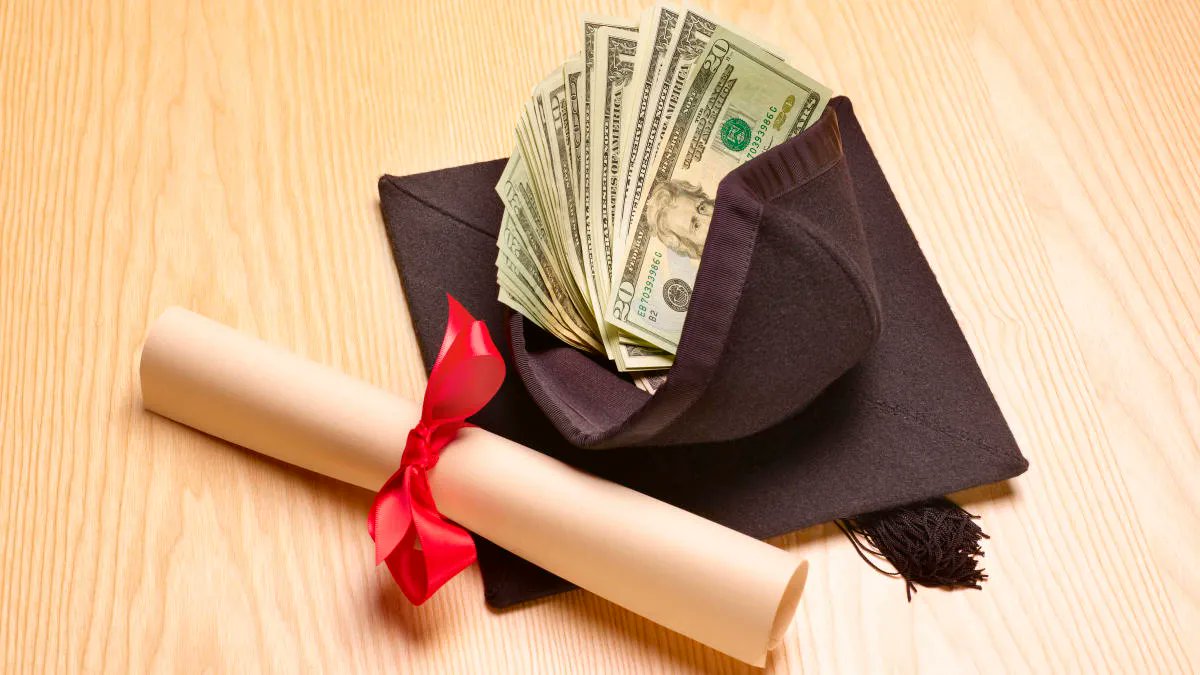 College tuition is a huge expense for many families, but there are ways you can start saving early.
https://t.co/LEtkwumwsM https://t.co/nKSB01LI1V