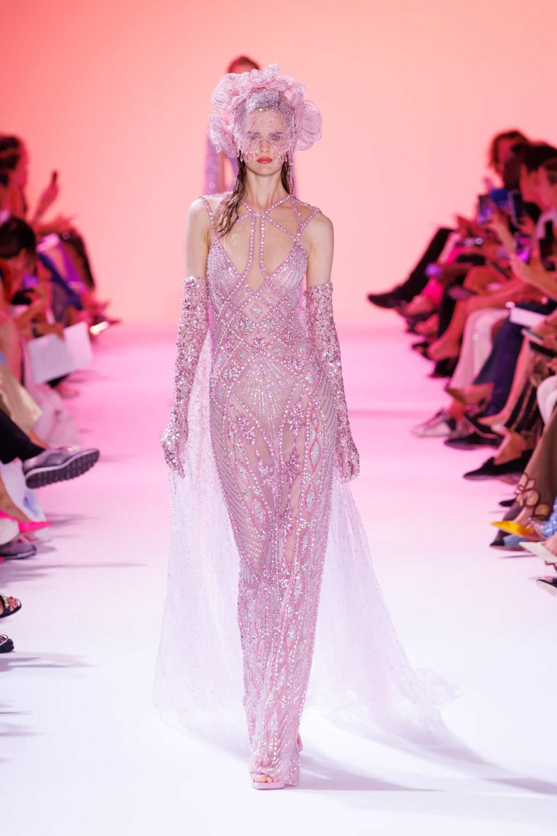 FashionablyLaLa's tweet photo. Georges Hobeika FW23 Couture 🩷 https://t.co/6snQBKoYs0