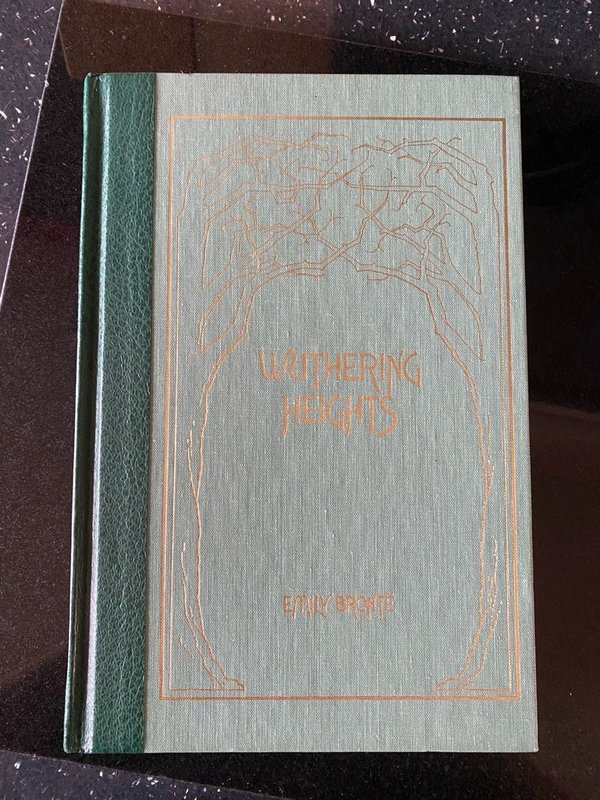 OFFER: Emily Brontë - Wuthering Heights (Gamesley SK13) ilovefreegle.org/message/100588…