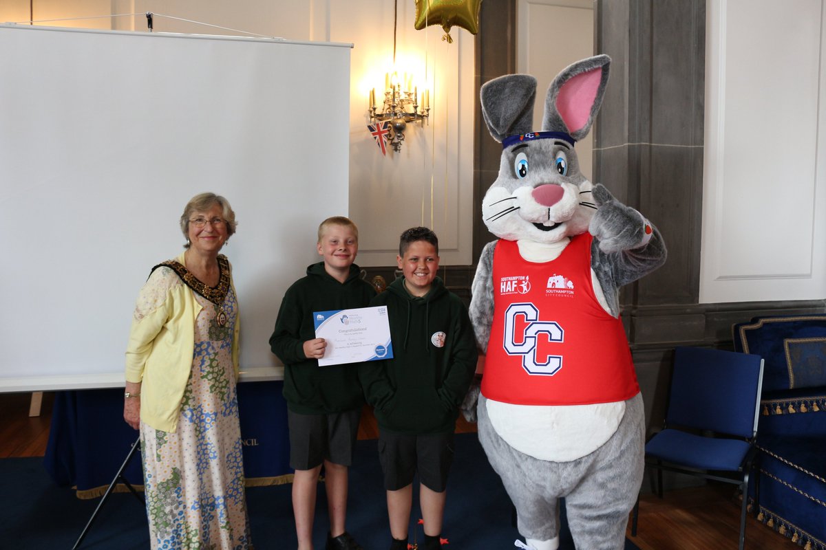 SouthamptonCC's tweet photo. We had a great time with @SolentNHSTrust this morning celebrating 5 Southampton schools who have been awarded with the Health High Five Award⭐️

Congratulations to Redbridge Primary, Maytree Infants, Shirley Infants, Oasis Mayfield &amp; Moorlands Primary for your fantastic efforts👏 https://t.co/MIv1aP8UXh