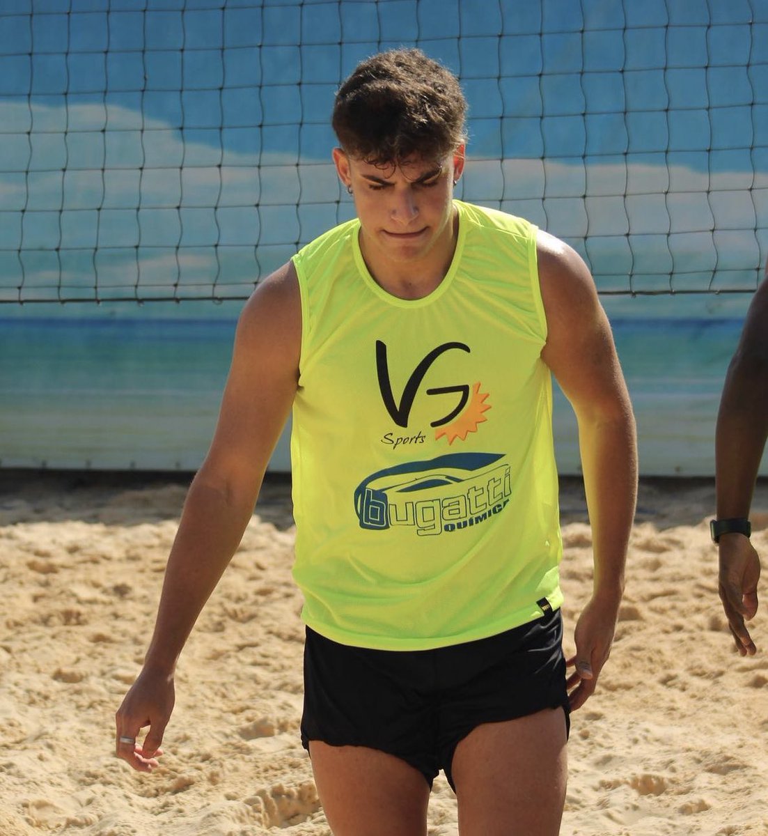 alohainflu's tweet photo. E esses clicks registrando o nosso querido Renan Pertile praticando esporte. 💚🌞 https://t.co/SuGB3YHibw