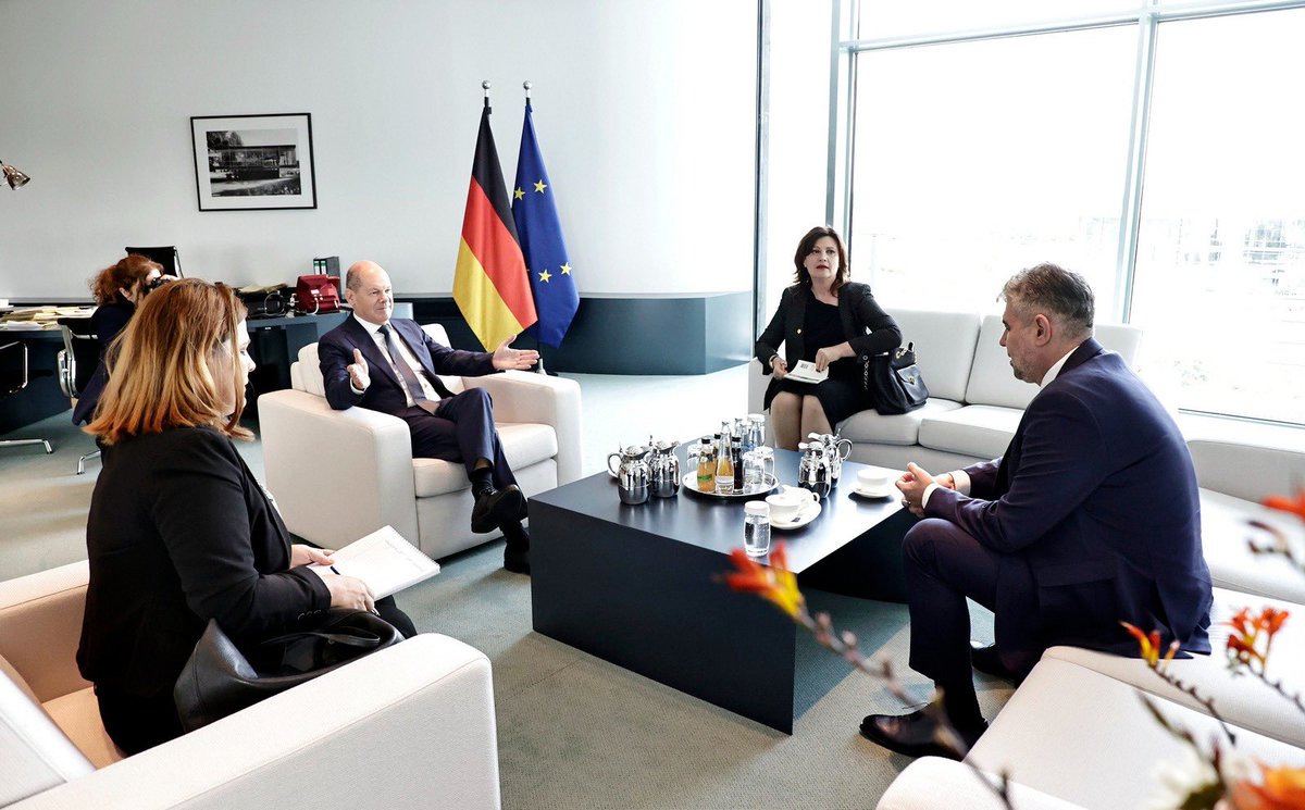 CiolacuMarcel's tweet photo. Positive meeting with @Bundeskanzler Olaf Scholz today in Berlin, discussing about a common 🇷🇴🇩🇪 action plan. Economic relations, support for Ukraine &amp; Republic of Moldova, consolidating our strategic cooperation &amp; #Schengen integration of Romania have been on our agenda. https://t.co/hTR9HF0H2j
