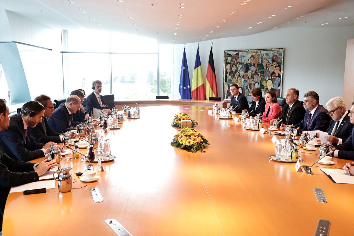 CiolacuMarcel's tweet photo. Positive meeting with @Bundeskanzler Olaf Scholz today in Berlin, discussing about a common 🇷🇴🇩🇪 action plan. Economic relations, support for Ukraine &amp; Republic of Moldova, consolidating our strategic cooperation &amp; #Schengen integration of Romania have been on our agenda. https://t.co/hTR9HF0H2j