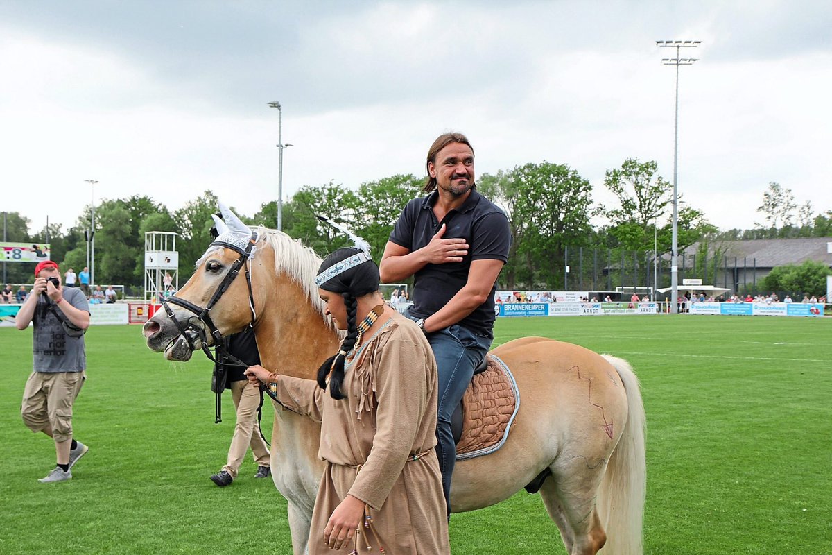 The new gaffer has arrived at Elland Road #LUFC