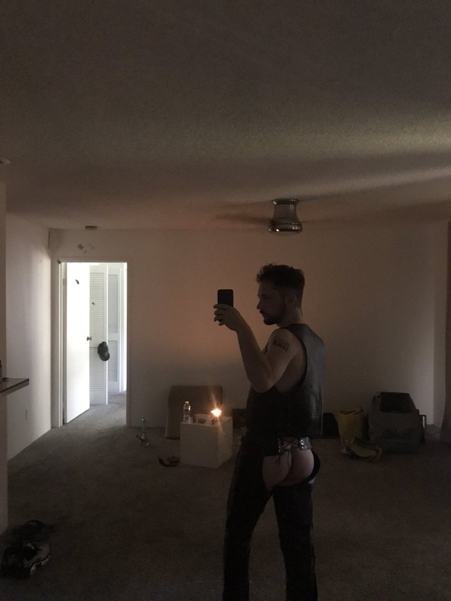 cowboyluv805's tweet photo. Happy 4th 💋 (ass day) 
#gay #gaypride #happy4th #4thofjuly #gaytwitter #otter #leather #leatherboy https://t.co/ur8PkbXNrw