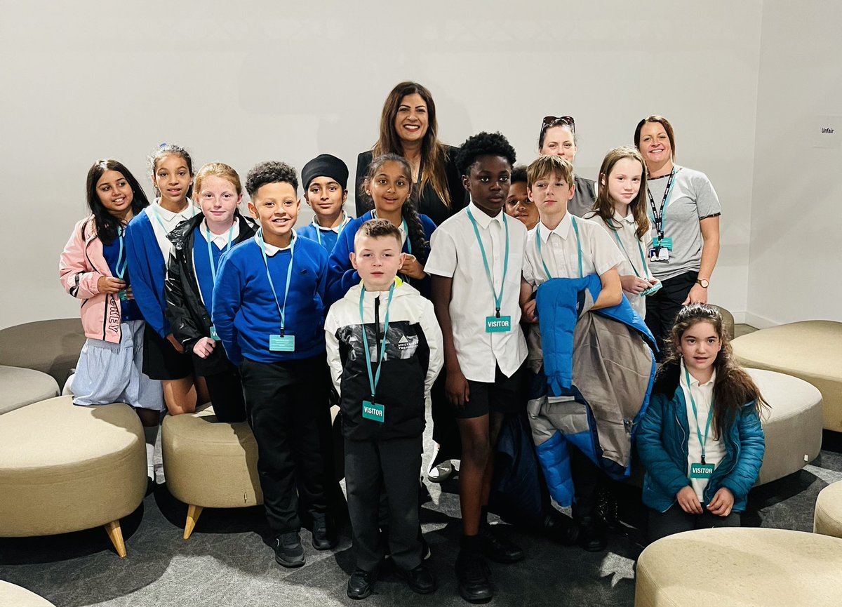 PreetKGillMP's tweet photo. It was lovely to meet students from @fourdwellingspa during their visit and tour of @HouseofCommons.

It’s always so great to see young people engaging in and learning about politics. I hope they enjoyed their time in Parliament! https://t.co/tVoAcnqZEj