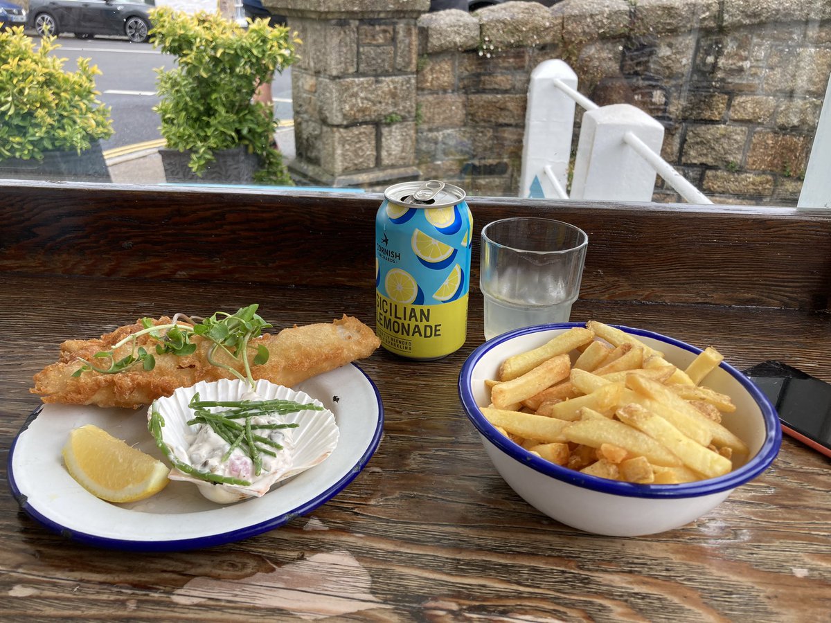 When you’re served tartar sauce in a scallop shell and your first thought was to try and age it 🔎                     Once a shellfish scientist, always a shellfish scientist? 🐚