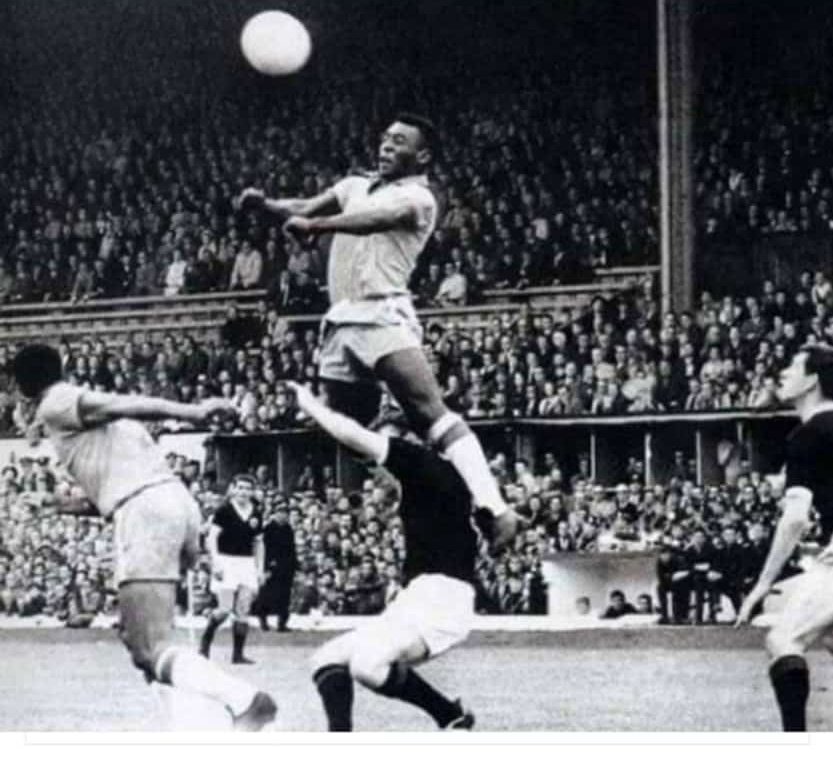 arrascakoringa's tweet photo. VC SABIA ?

Bruno Henrique deu o quarto maior salto da história do futebol. O terceiro é esse aí do Pelé. O segundo é o do Fluminense, que pulou direto da Série C para a Série A. E o maior de todos é o do Palmeiras, que pulou de 4 pra 8 títulos brasileiros da noite pro dia. https://t.co/OSb87ylpe0
