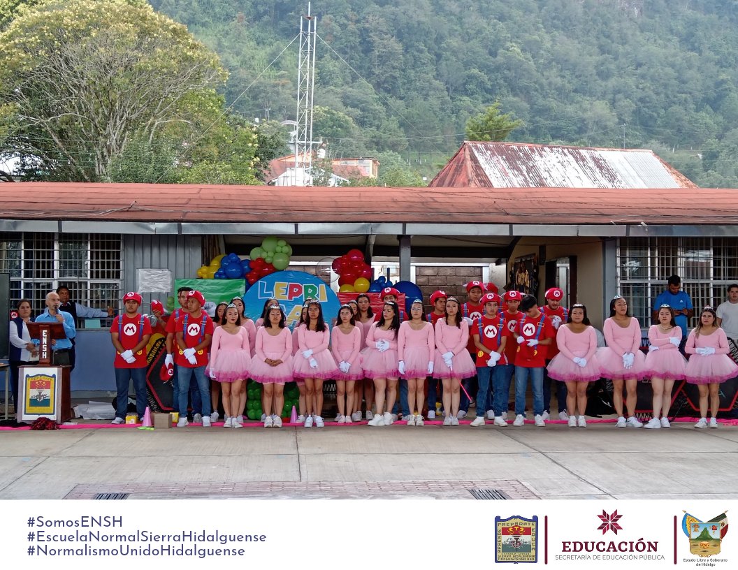 ENSH_SEPH's tweet photo. 🟥 La generación 2019-2023 de la Licenciatura en Educación Primaria realizó sus últimos honores a la Bandera y cambio de Escolta Oficial | 03 de julio de 2022

#8ALEPRI
#SomosENSH
#EscuelaNormalSierraHidalguense https://t.co/9C3ydYinQw