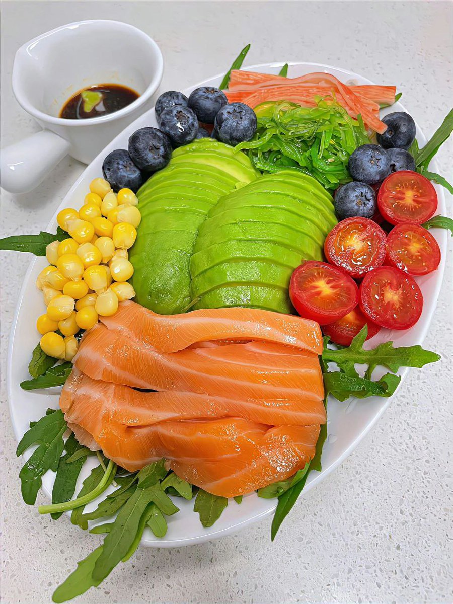 MastersBrake's tweet photo. Today's fat loss meal is sashimi and some fruits and vegetables🍽️🍽️ https://t.co/oPaDB7BLij