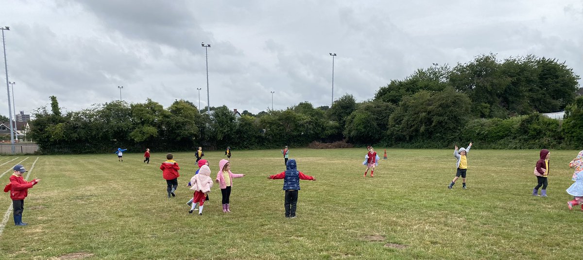 stdavidsrc2017's tweet photo. Where around our school would be best to place a wind turbine? 🤔 🌬️ We predicted and made our own wind streamers to test. So much wonder and discussion! 🥰 #sdpsyR1 #outdoorlearning #inquiringminds #applyingknowledge https://t.co/9UeC72CbKS