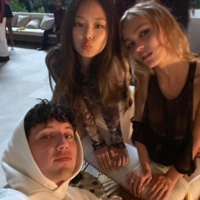 jenniekjane's tweet photo. Memories with beloved people. Thanks for these pictures, T. 🖤 https://t.co/5M722fiKxF