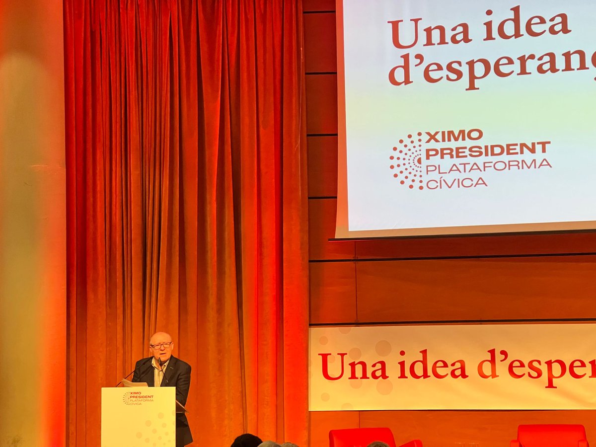 PSOE_Castalla's tweet photo. Ahir representants de l'Agrupació Socialista de Castalla van assistir a la presentació del nou llibre del president de la Generalitat en funcions, Ximo Puig, 'Una idea d'esperança' a la ciutat de València 📖🌹

#XimoPuig #XimoPresident https://t.co/5n1PxpMggW