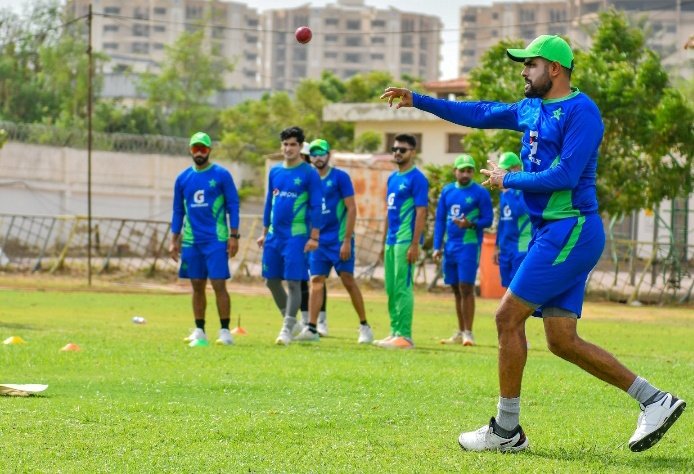 MahwishIjaz2's tweet image. جانے کتنے دنوں کے بعد گلی میں آج چاند نکلا ❤️
#Babarazam🐐#Backtopractice