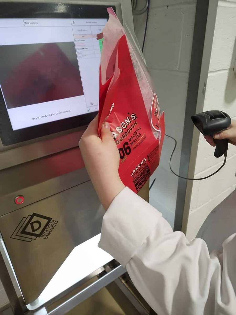 Packagingsight's tweet image. Artisan master baker selects label verification data master 
When Leicestershire packaging-insight.com/slider/artisan… #Gearys #JentonDimaco #labelverification