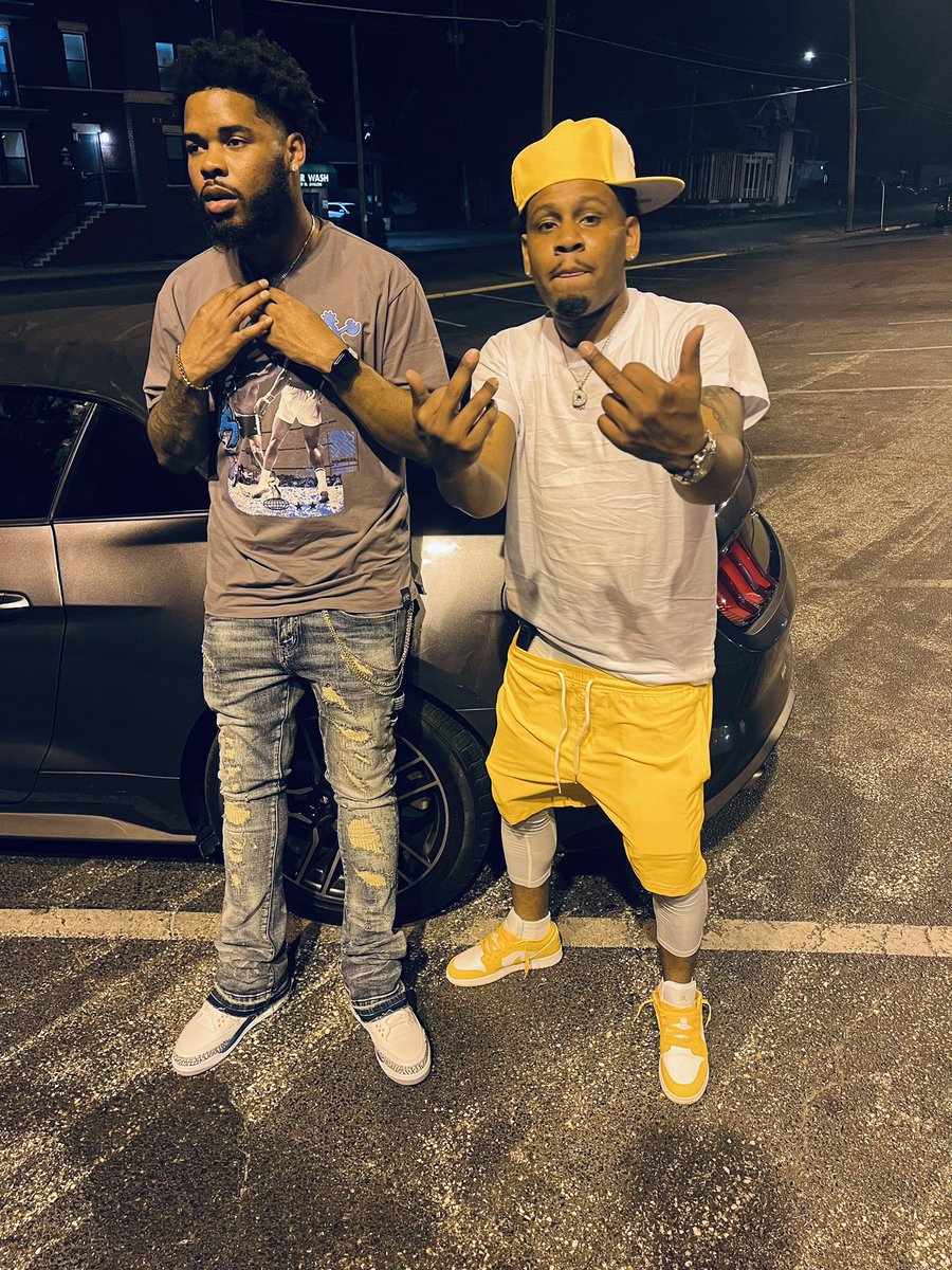 deesvagee's tweet image. My Life So Lit Right Now, i Might Pull a Hannah Montana Round This Bitch🔁