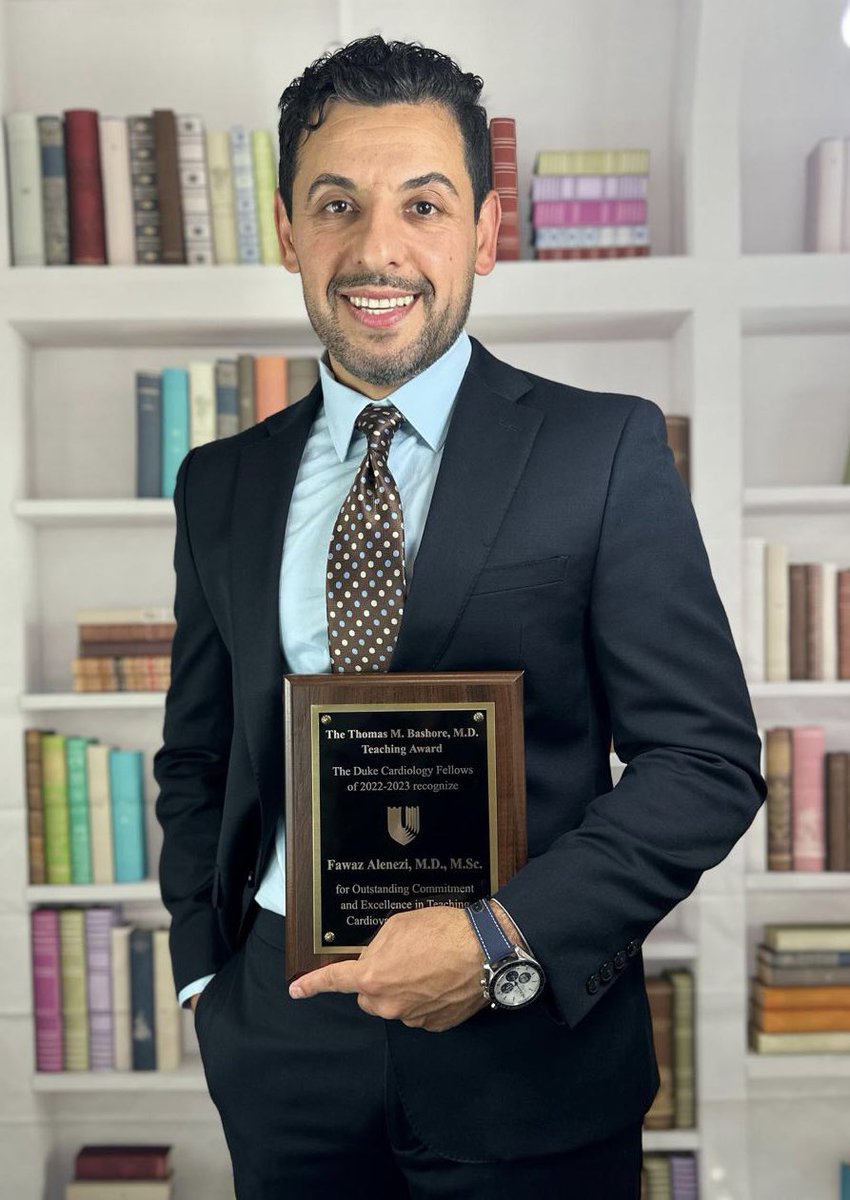 بتوفيق من الله سبحانه تم إختياري كأفضل استاذ لأمراض القلب والأوعية الدموية في جامعة ديوك، الجامعة التي تحتل المركز الخامس عالميًا في تخصص الأمراض الباطنية.

سنوات كثيره ،، ولكني سوف اختصرها ببضعة سطور ... منذ سنوات أعتقدت أن رحلتي مع الطب في اميركا قد إنتهت .... فبعد الإنتهاء من