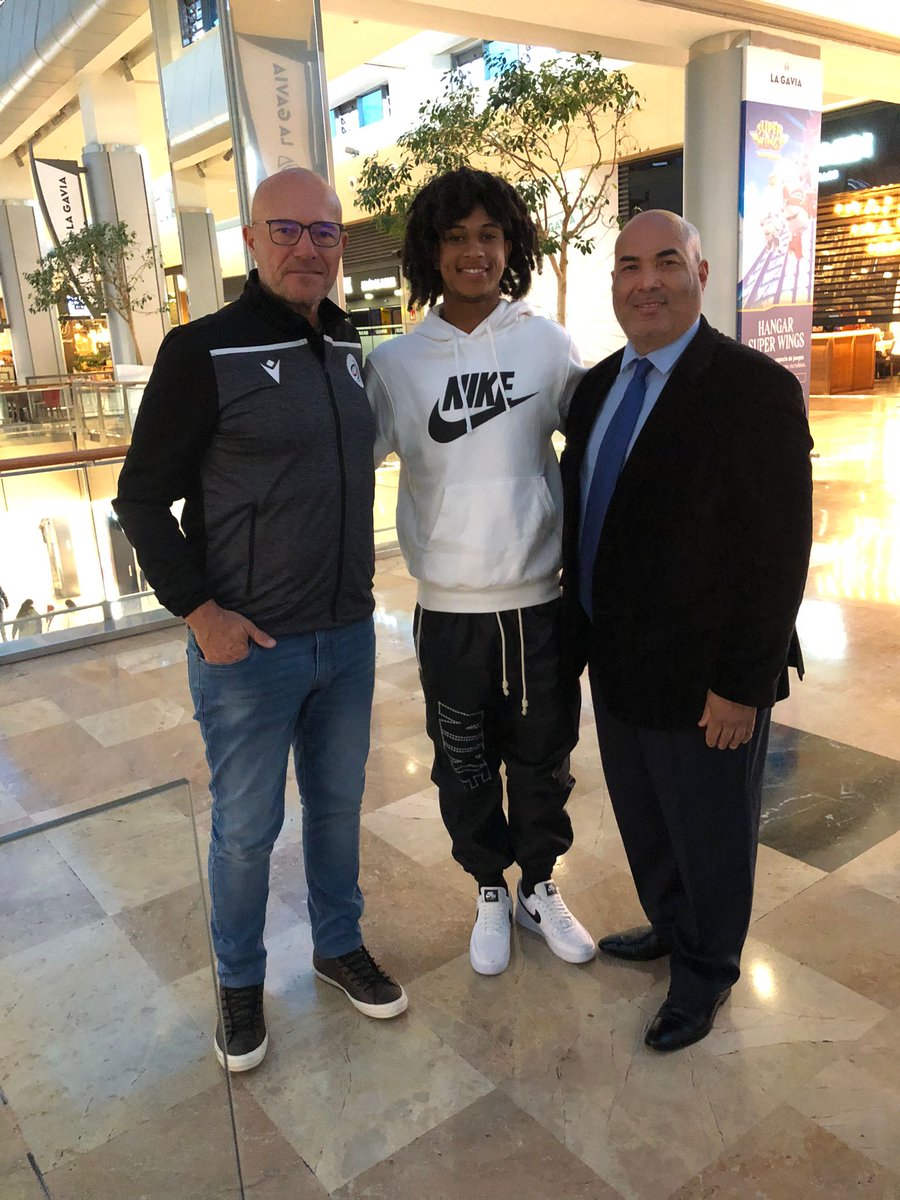 Robinso45304547's tweet photo. El Seleccionador Nacional Marcelo Nevelef y yo, Robinson Martínez (Scout de la Selección Dominicana en Europa) junto al jugador del Real Madrid, Peter González. https://t.co/FCWw0m41GU