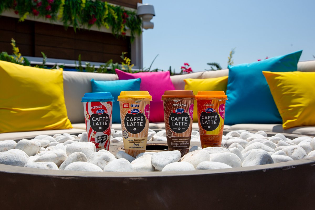 UKcaffelatte's tweet photo. The bombshells weren't the only 🔥 new arrivals at the Casa Amor villa... #LoveIsland https://t.co/r6bdJOTEco