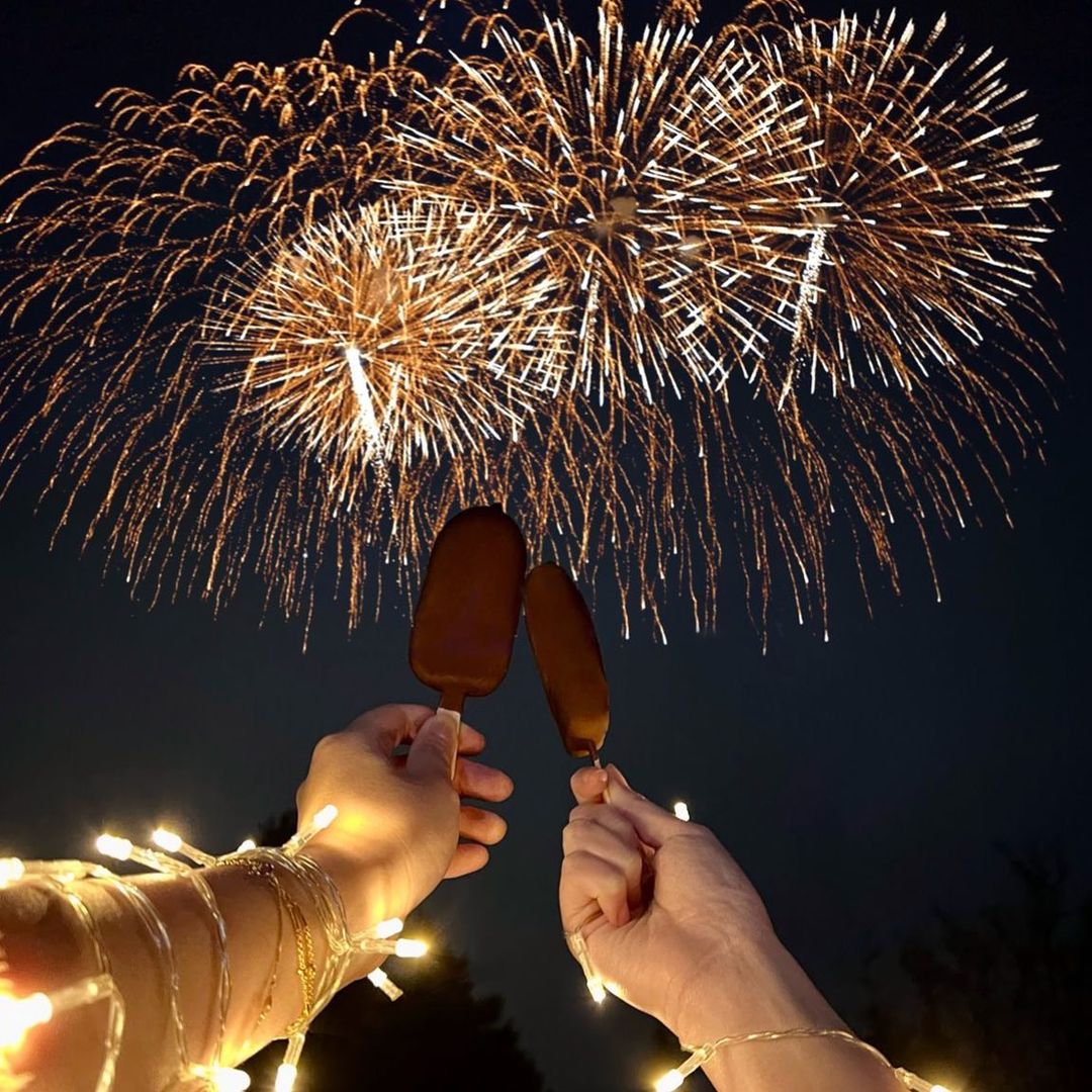 ✨ Sparks fly when you bring Magnum ice cream to your #July4th celebration! ✨ ​ Which Magnum bar are you bringing? 👇 ​ #magnumicecream #icecreamtime #icecreamofinsta #chocolateshell #chocolatelovers