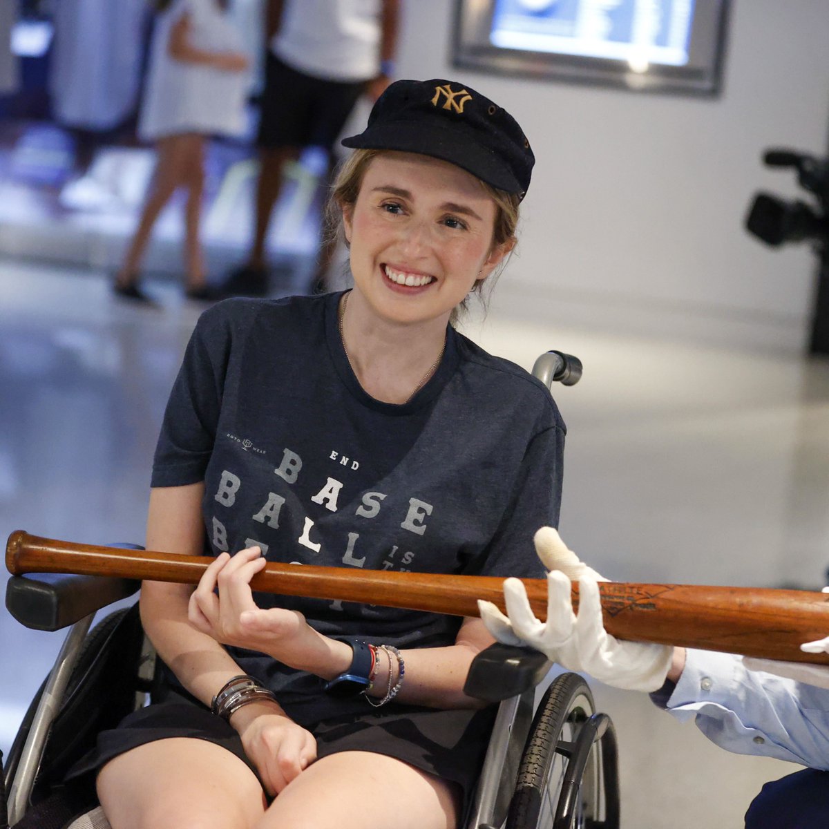 Yankees's tweet image. On the 84th Anniversary of Lou Gehrig's "Luckiest Man" Speech, wearing the Iron Horse's hat and holding his bat. 

Baseball is THE BEST 💙 @SlangsOnSports 

👉 starsforsarah.org