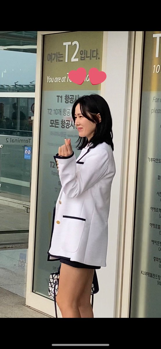 domado_flower's tweet photo. 🍅’s yejinhand 실물후기🎀🐶 
basically YEJIN JUST LOOKS LIKE A MALTESE IRL😭😭 that was my only thought and her face is literally perfect 😭 and shes SOOO SMALL ?!!!???? and soft and smiley and pretty i seriously think she’s an angel living amongst us peasants https://t.co/lVZJhhRJfm