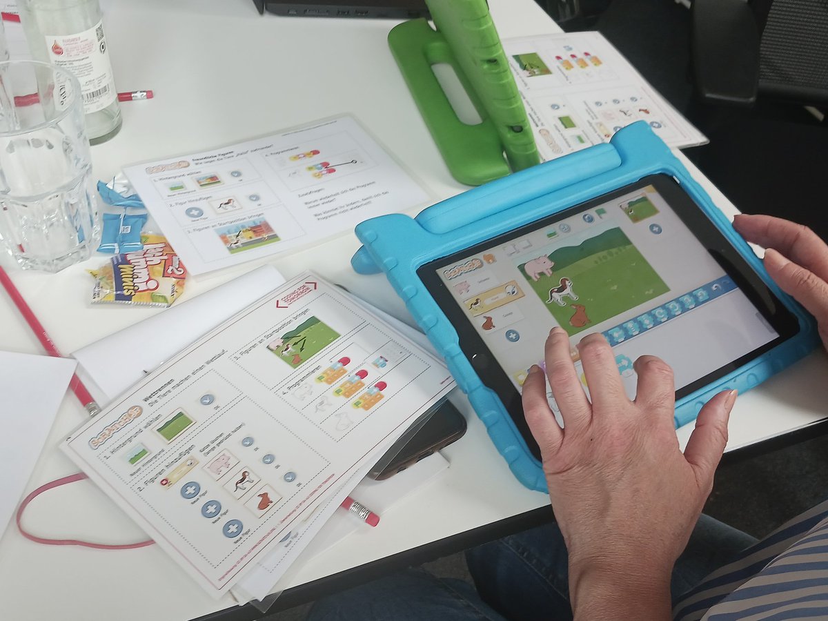 7JGarriz's tweet photo. En el segundo día de formación de #CodingForTomorrow, docentes de la Comunidad de Madrid han aprendido a programar con Scratch y Osmo y han tenido la oportunidad de poner en práctica lo aprendido, con alumnos del programa. @VF_Stiftung #IFC_Madrid #DigiCraft @FundVodafone https://t.co/8XOGblRXA3