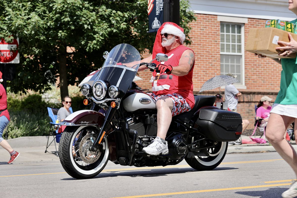 Santa brought in the cool factor to the 4th of July Parade in @tellwesterville!