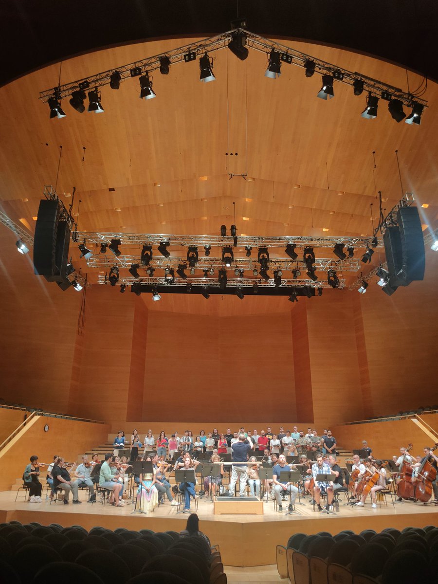 Després d'uns magnífics assajos amb Trevor Pinnock i l'<a href="/OrquestraOBC/">Orquestra OBC</a> , demà fem el primer concert del Requiem de Mozart a l'<a href="/auditoribcn/">L'Auditori</a>. Compartirem escenari amb Serena Sáenz, Jorge Navarro, Erik Rosenius i Avery Amereau.