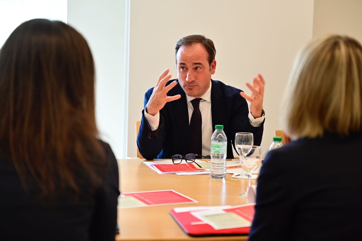 FundConEspEEUU's tweet photo. @EjercitoTierra @Defensagob @Congreso_Es @RamonGilCasares #Day2 ends at @MAECgob where the #USCongressionalStaffers have met @gescribano3, Director General for Spanish around the World, and Enrique Yturriaga, Director General for Ibero-America and the Caribbean.
#Cooperation in #LatinAmerica is a key issue for the #USSpain relationship https://t.co/JWW7NNqYv2