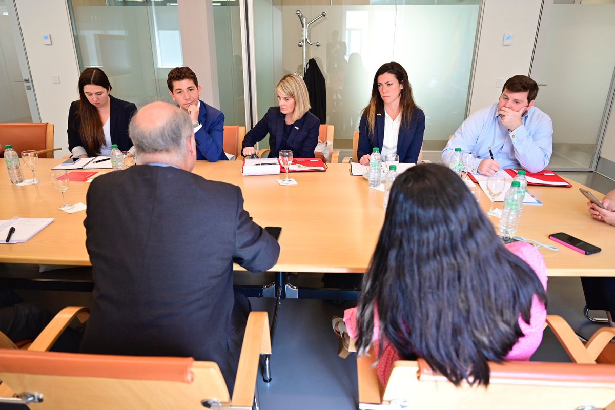 FundConEspEEUU's tweet photo. @EjercitoTierra @Defensagob @Congreso_Es @RamonGilCasares #Day2 ends at @MAECgob where the #USCongressionalStaffers have met @gescribano3, Director General for Spanish around the World, and Enrique Yturriaga, Director General for Ibero-America and the Caribbean.
#Cooperation in #LatinAmerica is a key issue for the #USSpain relationship https://t.co/JWW7NNqYv2