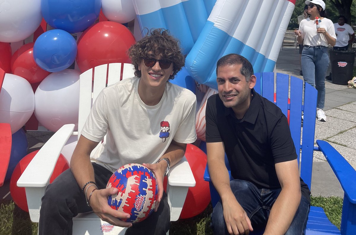 MufsinM's tweet image. Kicking of the Fourth of July with the fine folks of @originalbombpop and @thesummeritp’s own @gavincasalegno. Who’s ready for some fireworks? #thesummeriturnedpretty #fourthofjuly #bombpop #gavincasalegno
