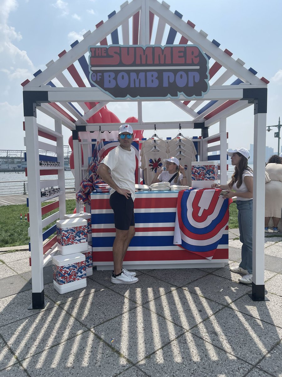 MufsinM's tweet image. Kicking of the Fourth of July with the fine folks of @originalbombpop and @thesummeritp’s own @gavincasalegno. Who’s ready for some fireworks? #thesummeriturnedpretty #fourthofjuly #bombpop #gavincasalegno