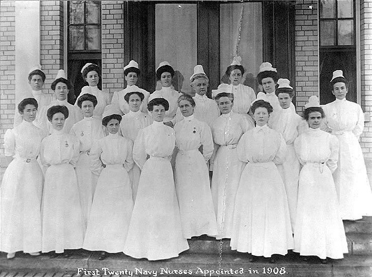 Group photo of the first 20 US Navy nurses in 1908 #histmed #histnurse #historyofmedicine #historyofnursing #pastmedicalhistory