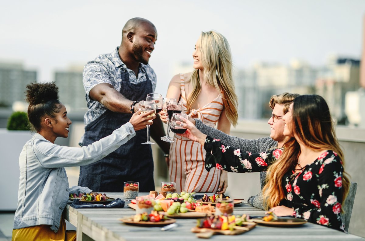 oakstsocial's tweet photo. The perfect Fourth of July doesn’t exi–

Whether you’re sippin’ on a patio, relaxing by the shore or grilling out with the fam, the Oak Street Social team wish you a happy and safe Independence Day. 🇺🇸

#fourthofjuly2023 #independenceday2023 #happyfourtofjuly #chicagofourthofjuly https://t.co/6sYH4LzZIZ
