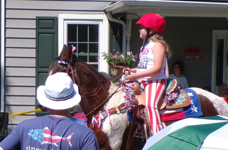 haven't sorted all my parade photos yet, but it was even lamer than usual this year, so I don't expect much

notably absent, besides the marching band, were the dancing girls, Scouts, veterans, the guy in the crab suit, the ancient steam tractor, and the horses (only 1 pony)

1/2 https://t.co/67nF54YYBL