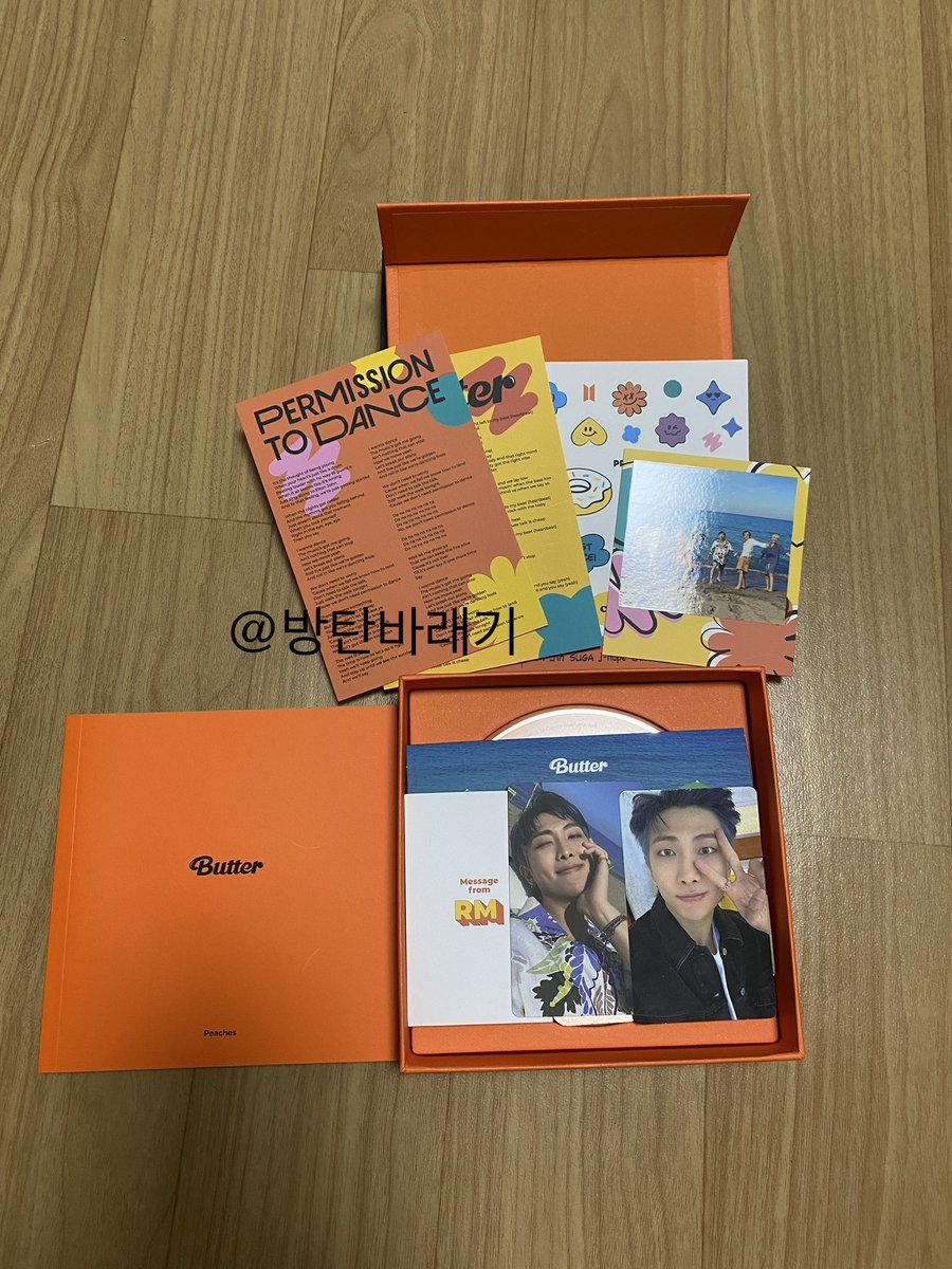 nmj121314's tweet photo. 방탄소년단 버터 앨범

개봉된 앨범입니다!

거의 포카만 확인 상태라 거의 새제품과 비슷합니다!

앨범과 함께 판매하는 겁니다! (포토카드 따로 판매❌)

판매가격 : 20000원

택배 gs25 반값택배 배송비 2500원 https://t.co/K5h4PPoclw