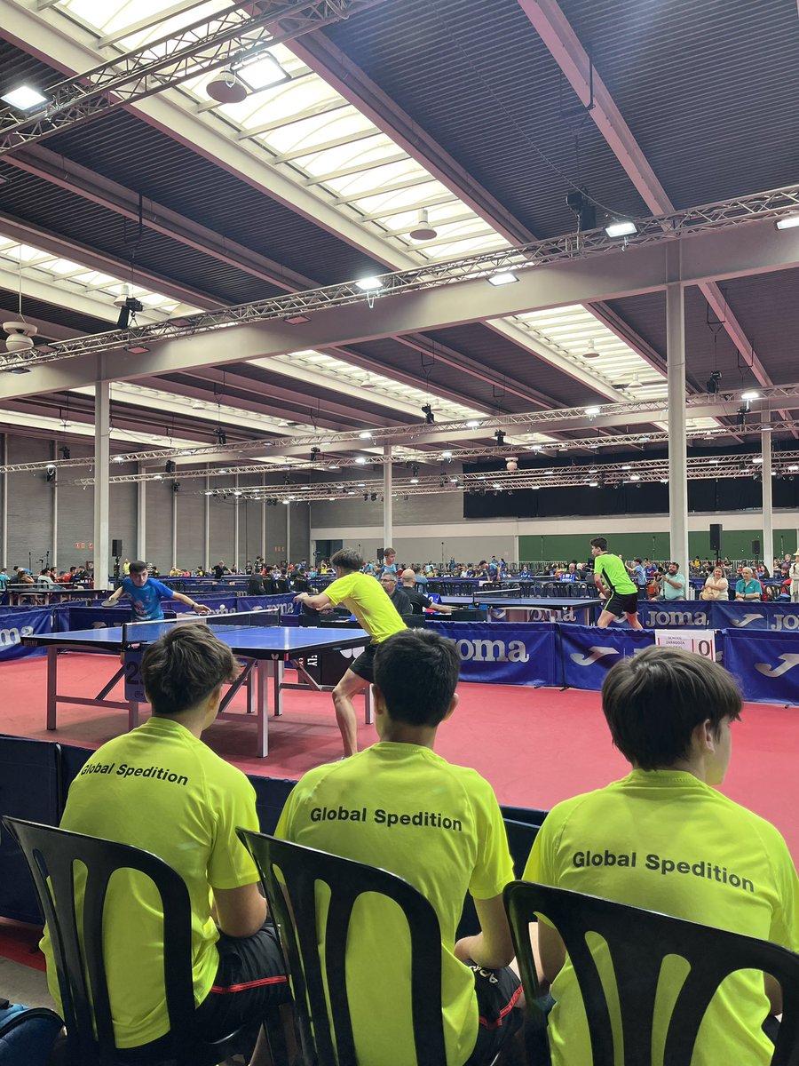 SchoolZTM's tweet photo. Por primera vez en 34 años de historia, conseguimos 3 medallas de ORO en un campeonato de España. 

Oro para Eric en equipos y dobles alevín 
Oro para Alex en dobles infantil 

Agradecer a nuestros sponsors @contazara y #globalspedition por su confianza esta temporada 

🖤🏓💛 https://t.co/gZVVT2oIPI