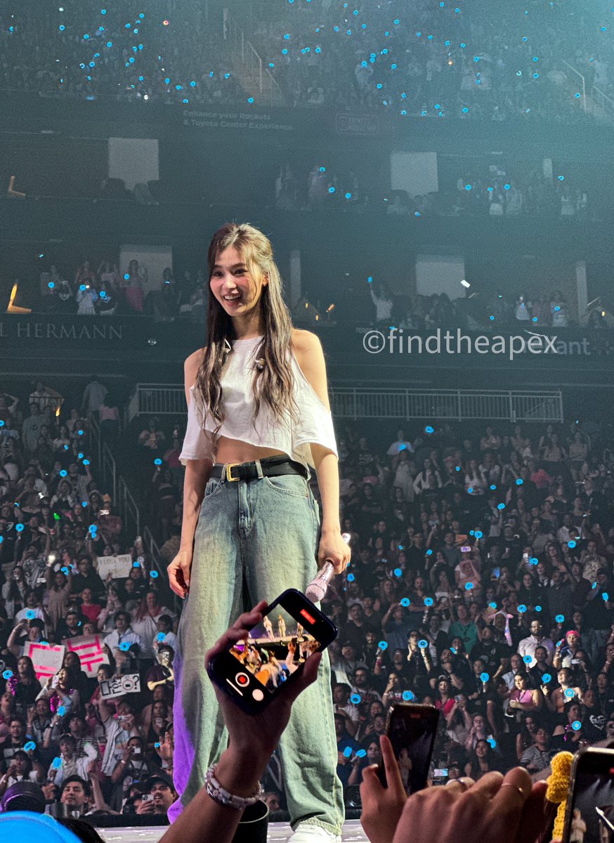 findtheapex's tweet photo. Sana smiling is everything #twice #READYTOBE #READYTOBE_IN_HOUSTON #READYTOBE_IN_HOUSTON_D1 #twice5thworldtour #sana https://t.co/DNmaYom02d