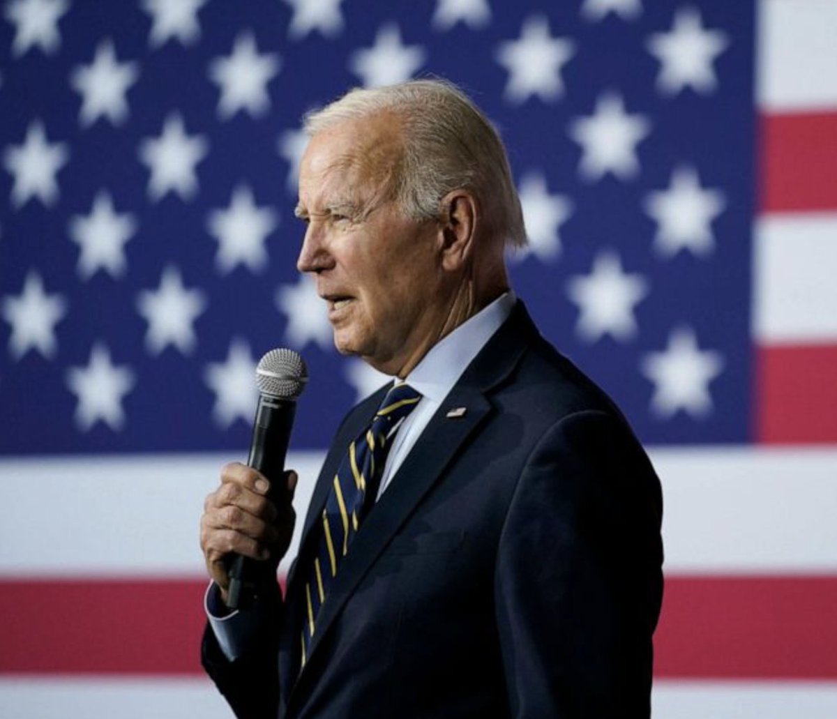 OccupyDemocrats's tweet image. Happy 4th of July! 

MAGA supporters are using the holiday to insist that they're the real patriots — even though they literally tried to overthrow our democracy for Donald Trump.

Let's knock them down a peg. Retweet if you're a patriotic Democrat who votes blue because you love…