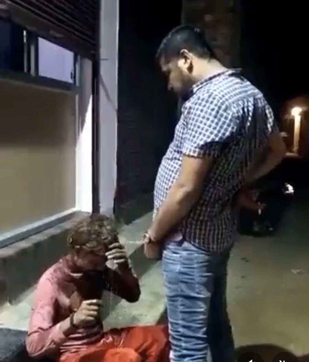 रिट्वीट करें: मध्य प्रदेश पेशाब कांड में पीड़ित बच्चे के आंसू पोंछने के लिए <a href="/narendramodi/">Narendra Modi</a> और <a href="/RahulGandhi/">Rahul Gandhi</a> दोनों को जाना चाहिए और पीड़ित को आश्वस्त करने चाहिए कि पूरा राष्ट्र आदिवासियों के साथ है। राष्ट्रीय एकता के लिए यह बहुत ज़रूरी है।