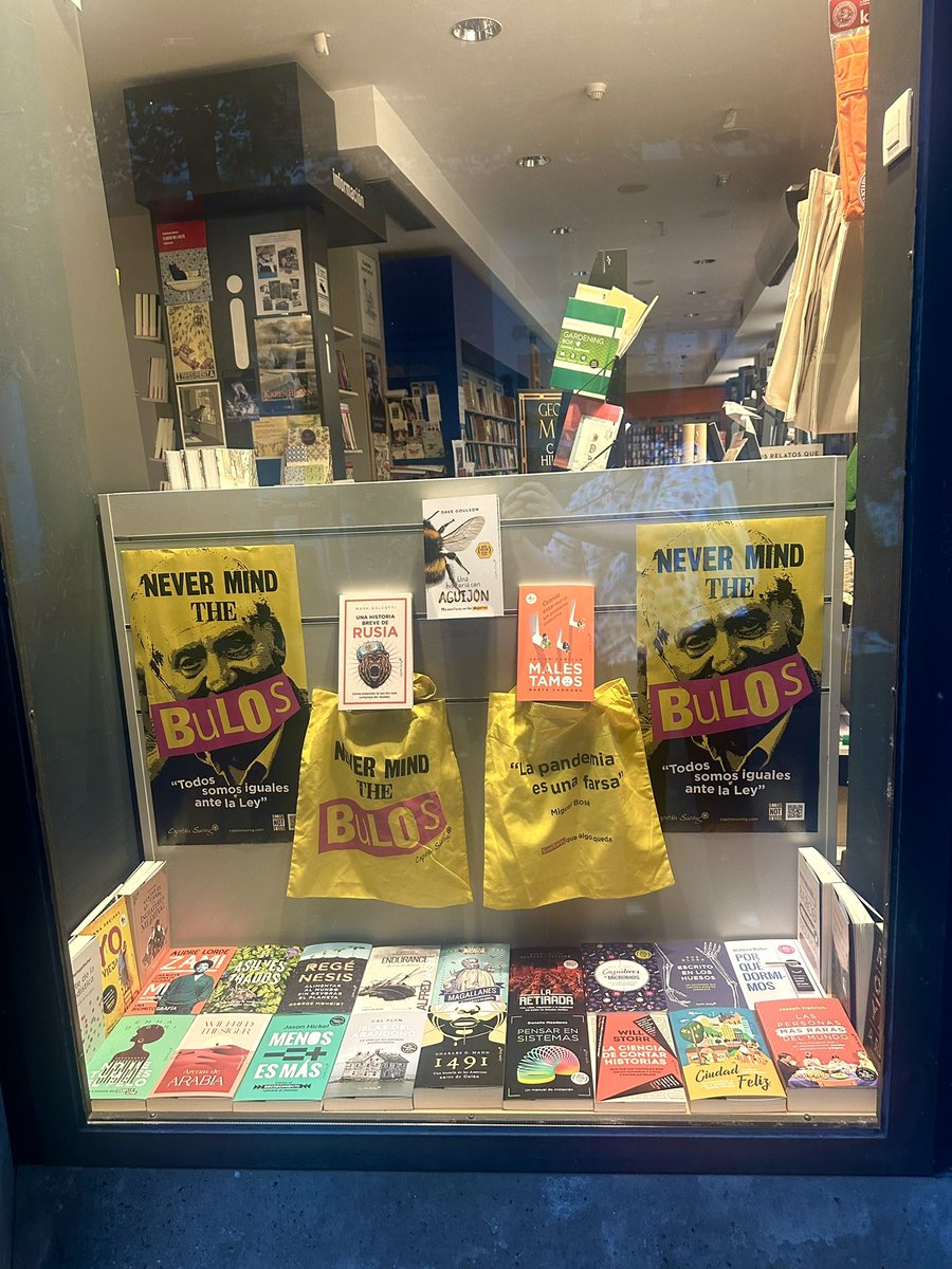 Oletvm's tweet photo. Nos unimos a la campaña “Never mind the bulos. Suéltalo que algo queda” con una estupenda selección de libros de Capitán Swing @Capitan_Swing 💙👏🏻
#escaparate #Libros #Oletvm https://t.co/RQFVHVxhpE