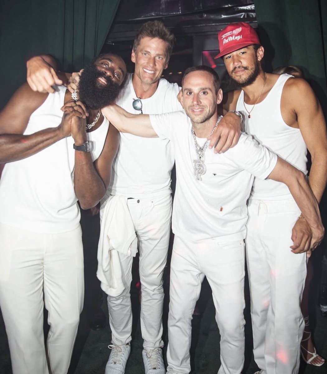 TheDunkCentral's tweet photo. James Harden hanging out with Tom Brady and Devin Booker https://t.co/nZY8xdAsQm