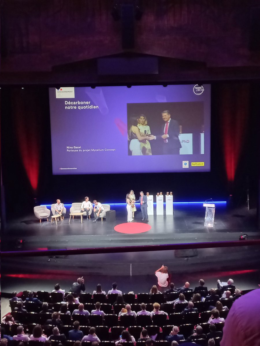 sup_recherche's tweet image. [🔴LIVE]
Remise des prix « Décarboner notre quotidien &quot; par Thomas Lesseur @Ecologie_Gouv

🏆Lauréat #iPhd : Alexandre Conanec, porteur du projet « Vidibio »

🏆Lauréate #iLab : Lucie Monticelli, CEO du projet « Evolutiv Agronomy » @evolutive_agronomy