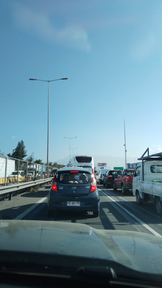 OdilleScarllet's tweet photo. Gran congestión en ruta #68 no avanza ya es intolerable es todos los días el taco en #68  y #vespucio sector enlaces y el TAC es carísimo de ese pórtico. #ALERTA @rodrigosepu https://t.co/5zjmgcadIq