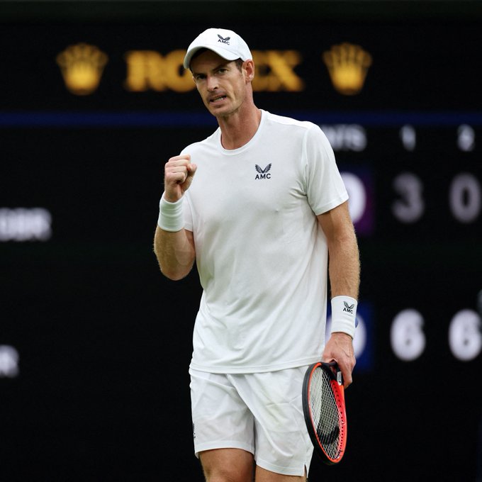 Photo of Andy Murray fist pumping in celebration